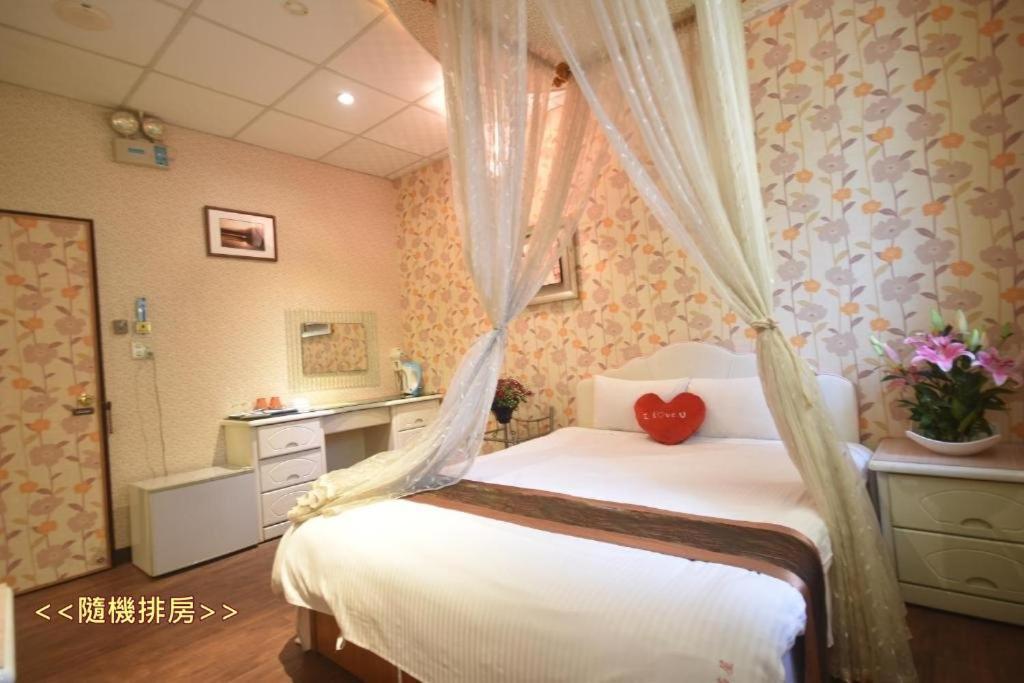 Sun Moon Love Hotel Nantou Esterno foto