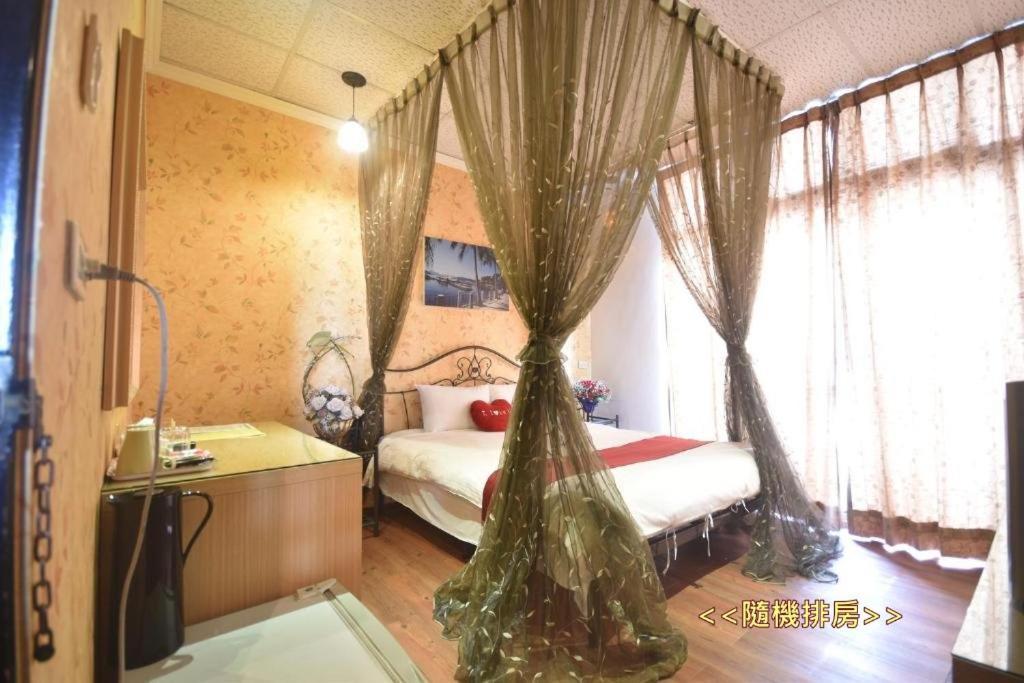 Sun Moon Love Hotel Nantou Esterno foto