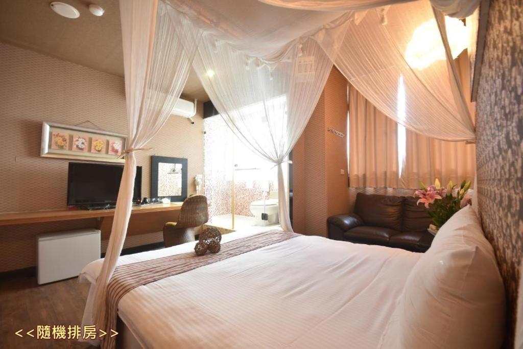 Sun Moon Love Hotel Nantou Esterno foto