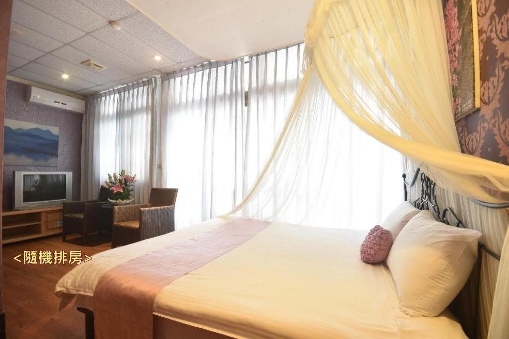 Sun Moon Love Hotel Nantou Esterno foto
